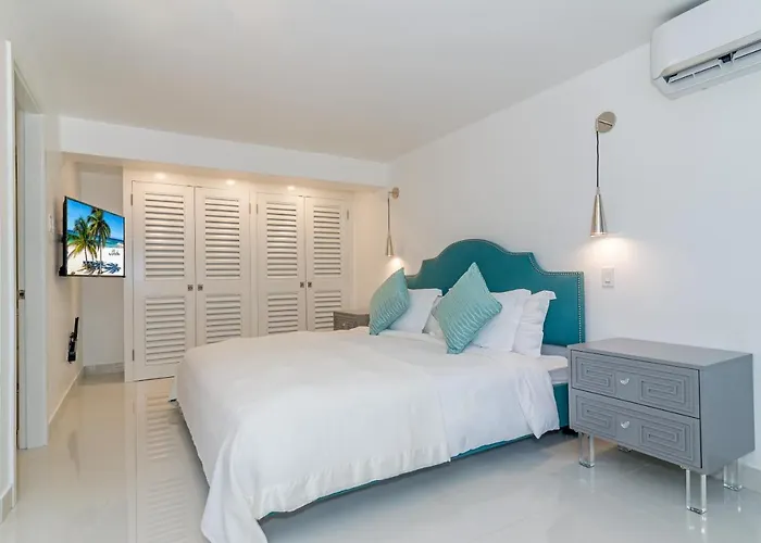 Hospitality Expert Eden View Pool Chef Villa Montego Bay