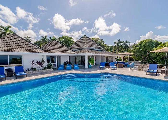 Hospitality Expert Eden View Pool Chef Villa